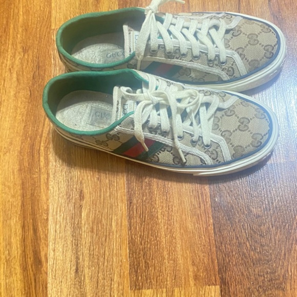 Gucci tennis shoes/ Gucci thong sandal - Picture 7 of 9